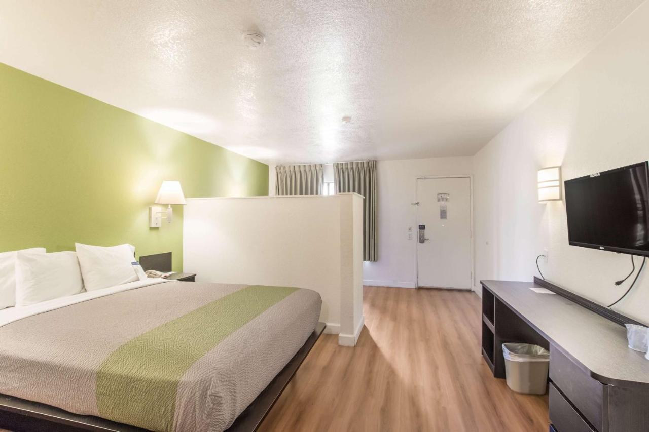 Motel 6 Hemet Eksteriør bilde
