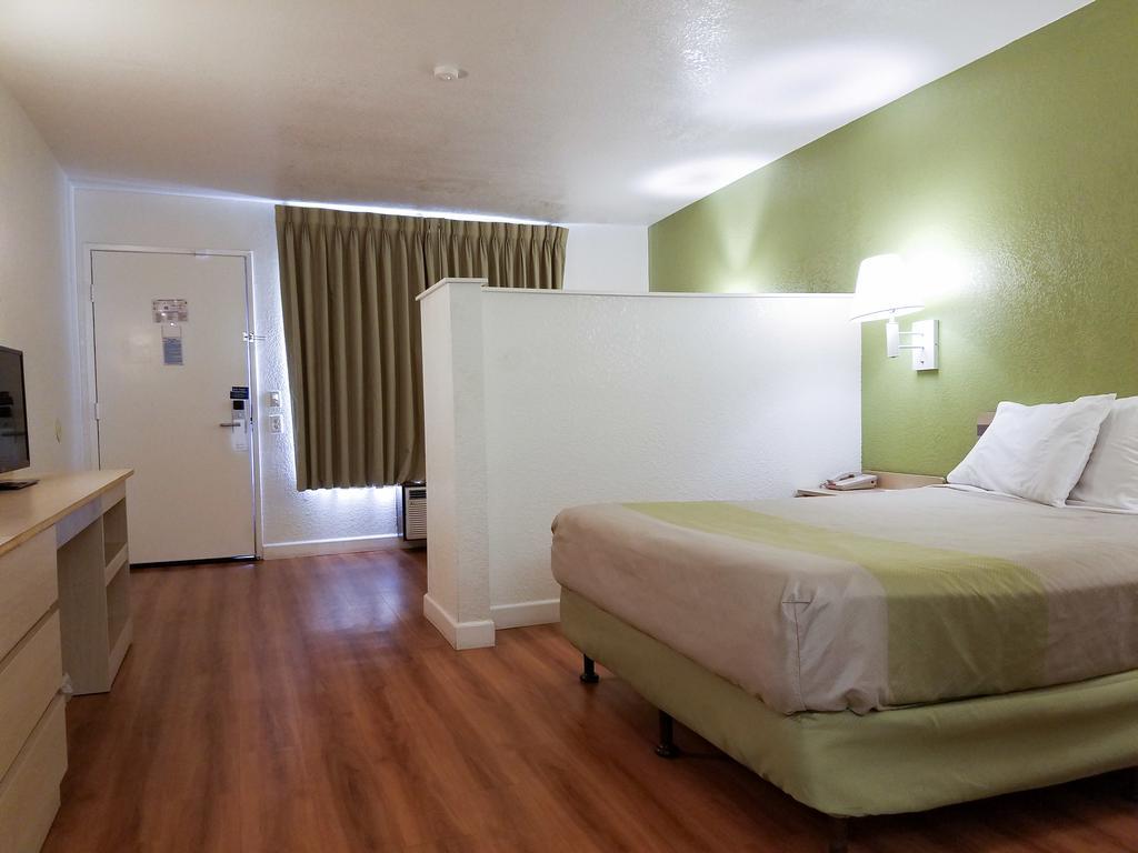 Motel 6 Hemet Eksteriør bilde